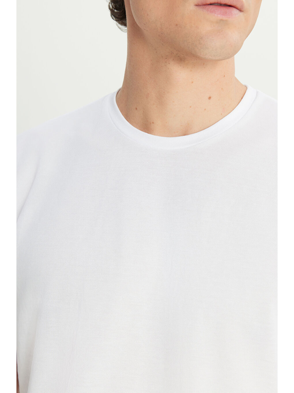 Erkek Beyaz Pamuklu Slim Fit Dar Kesim Bisiklet Yaka Tişört-5