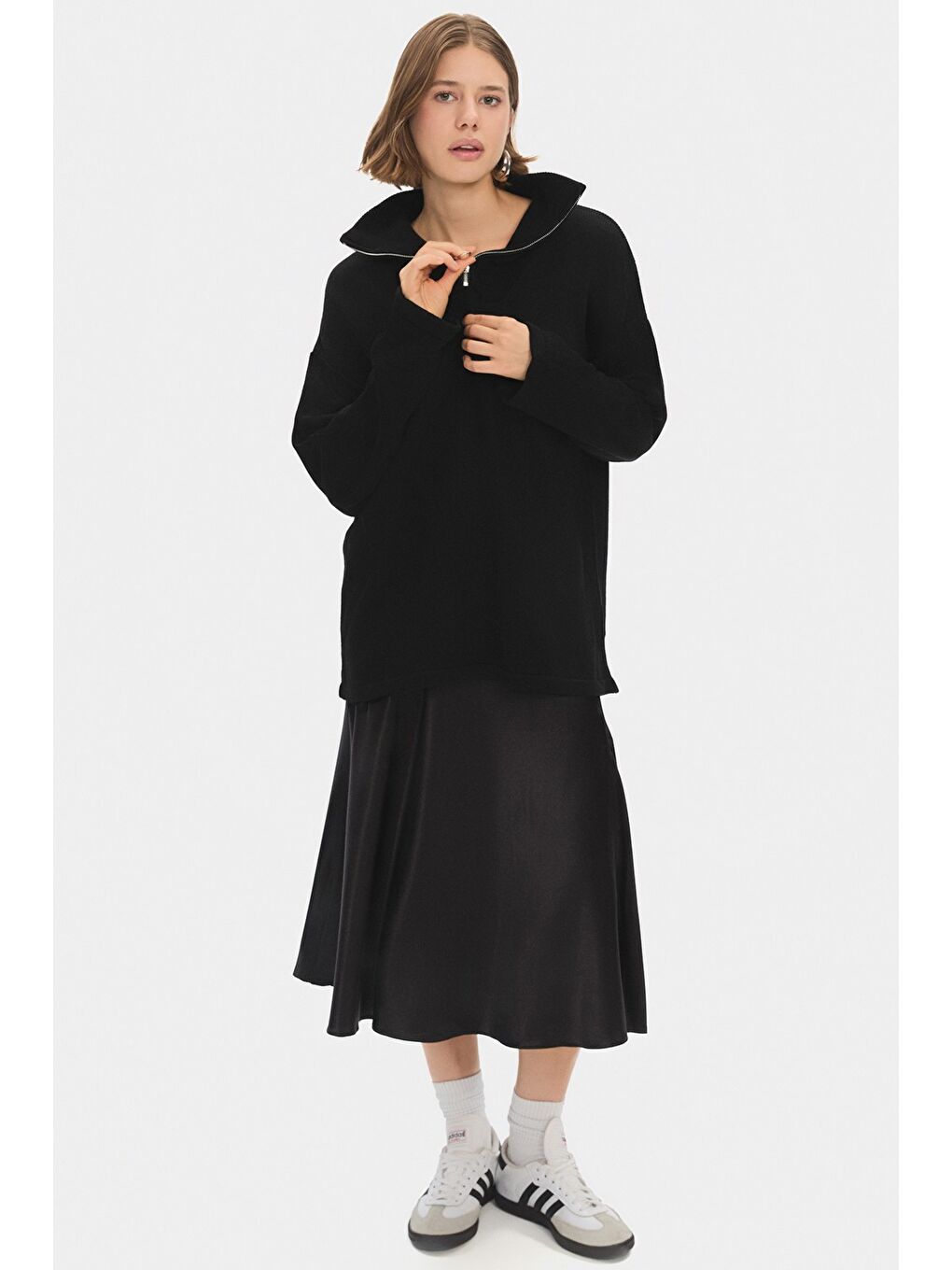 Siyah Kadın Normal Kalıp Fermuar Detaylı Dik Yaka Çizgili Triko Kazak-1