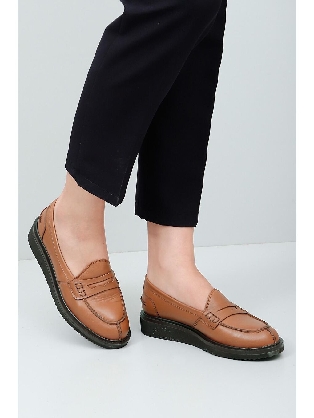 Kahverengi Hakiki Deri Yuvarlak Burun Dolgu Taban Loafer Kadın Günlük Ayakkabı 24192