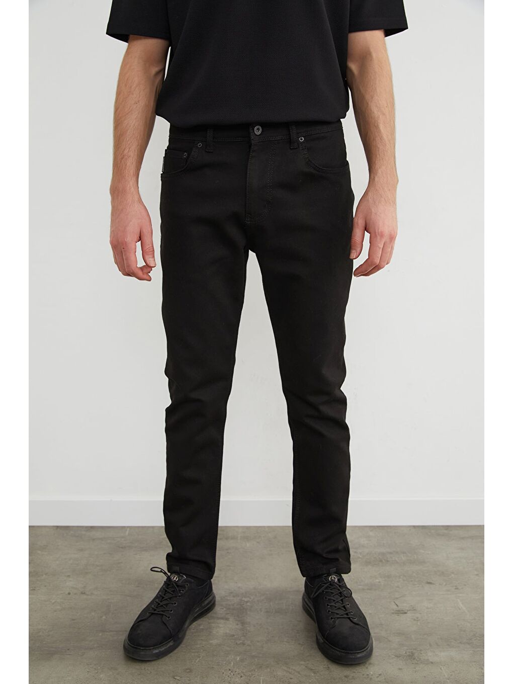 Siyah Fermuarlı Slim Fit Jean-1
