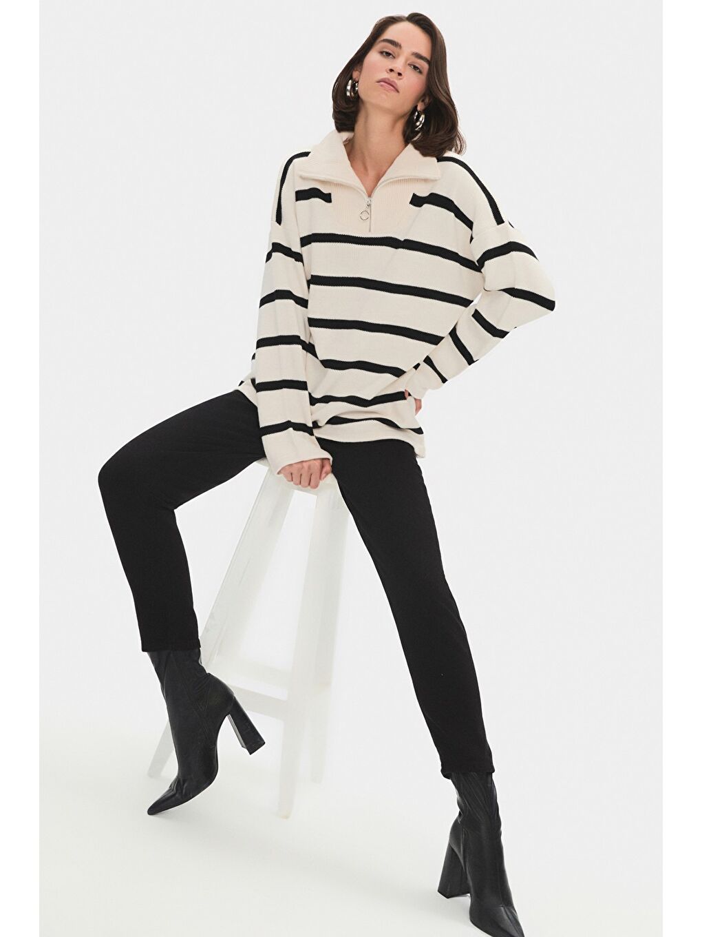 Siyah Kadın Normal Kalıp Fermuar Detaylı Dik Yaka Çizgili Triko Kazak-3