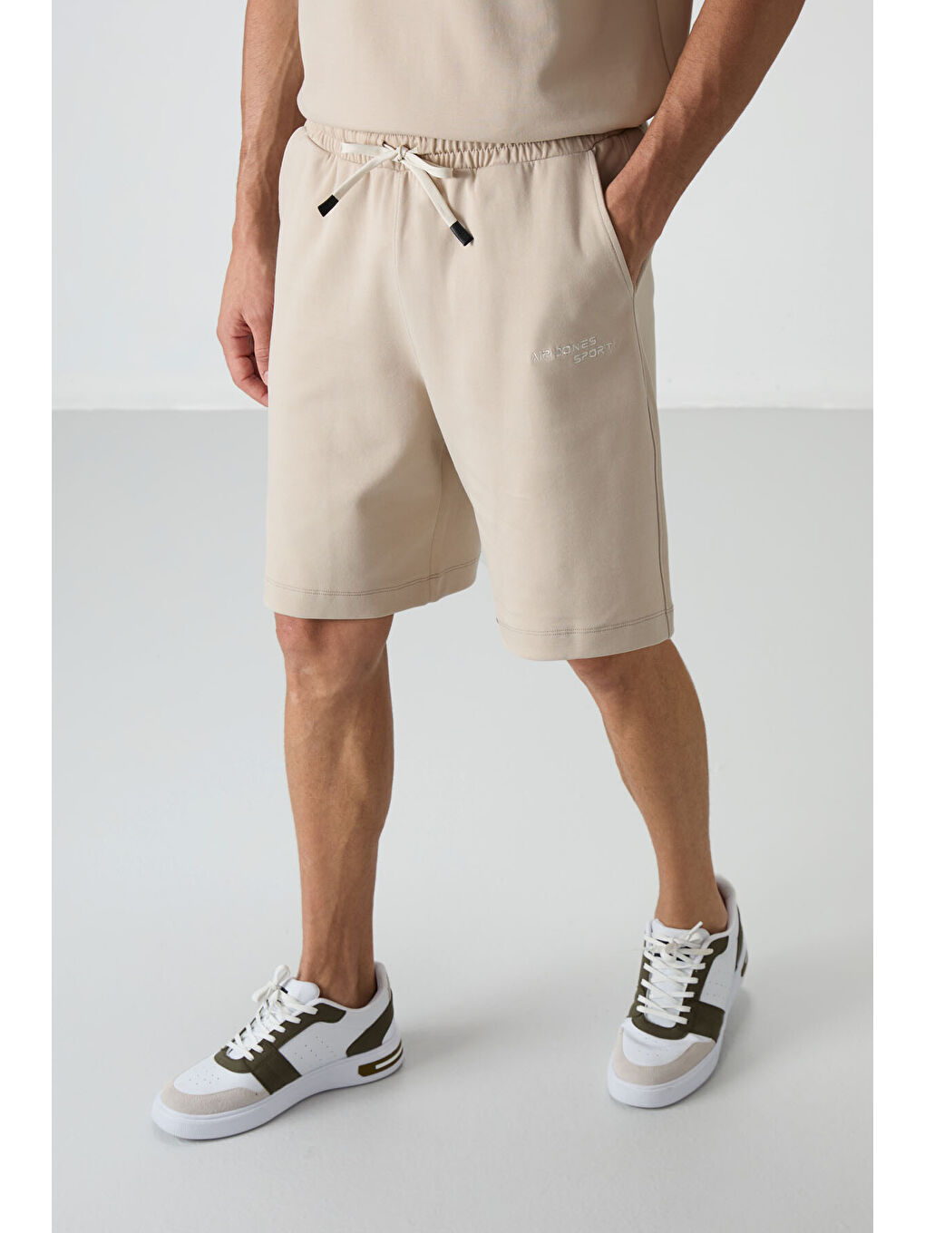 Bej Pamuklu Kalın Yumuşak Dokulu  Fit Nakışlı Şortlu Takım - 85250-4