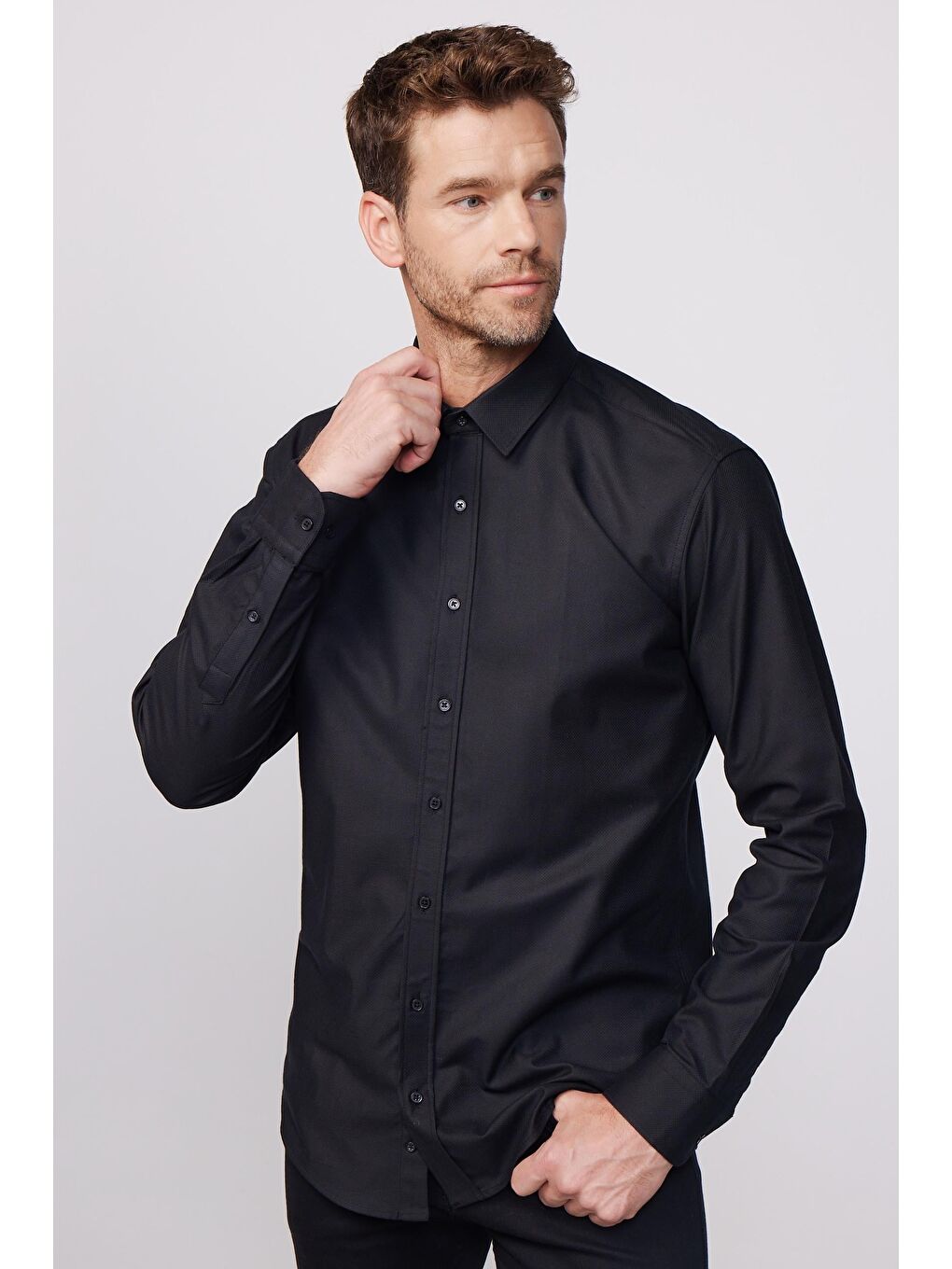 Modern Fit Uzun Kollu %100 Pamuk Armürlü Premium Erkek Siyah Gömlek