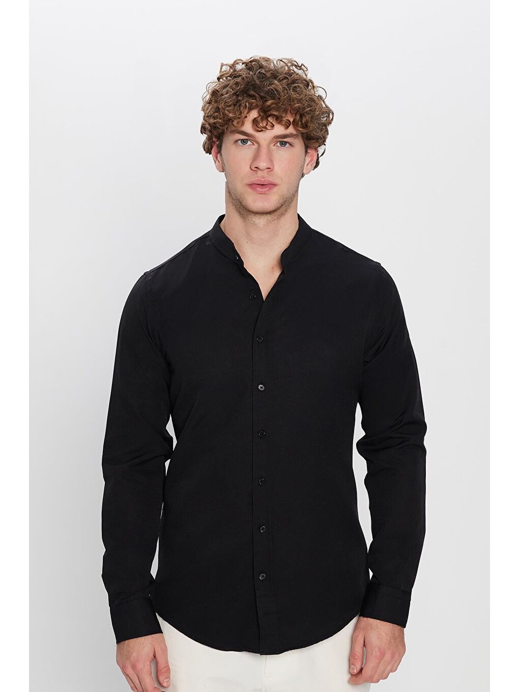 Erkek Slim Fit Dar Kesim Pamuklu Kolay Ütü Siyah Hakim Yaka Gömlek-3
