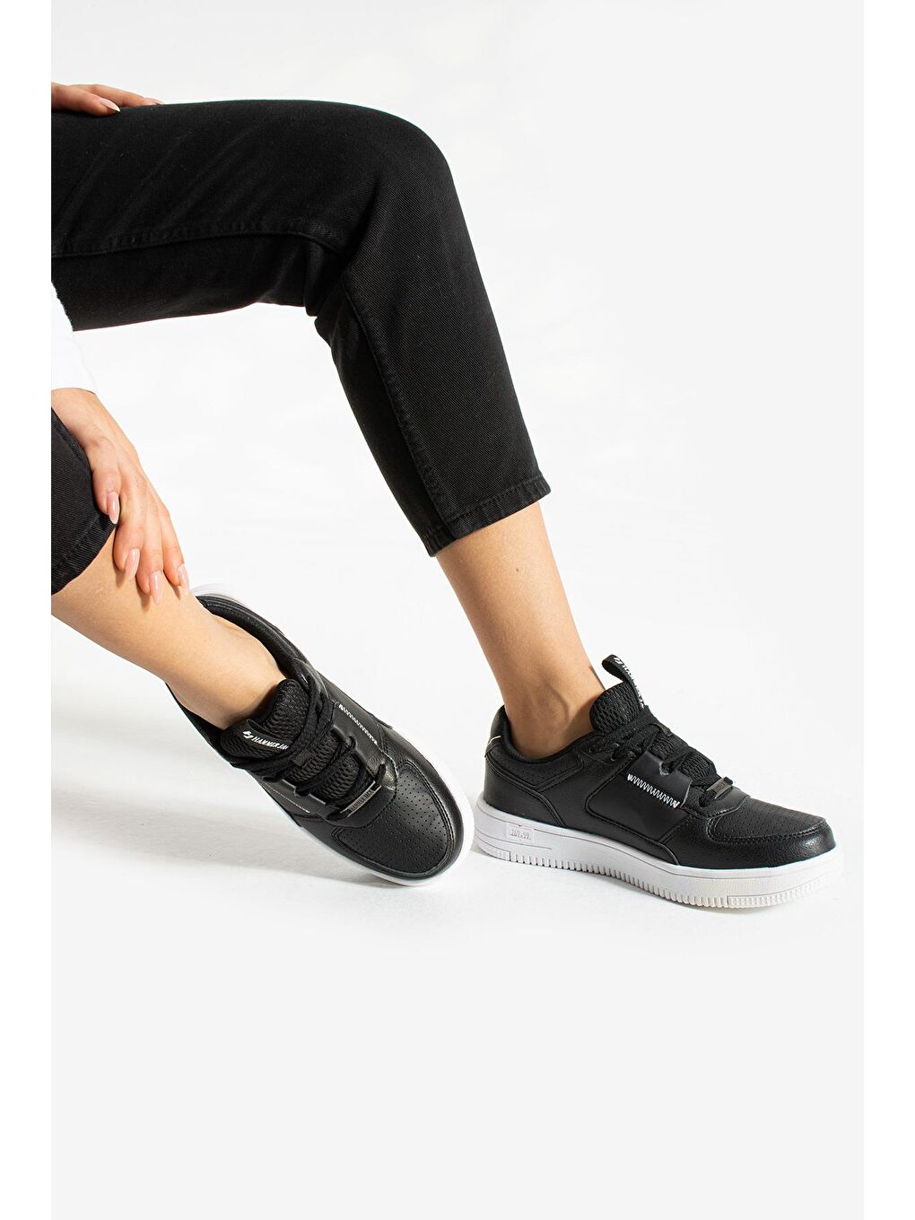 Jarmilla Siyah-Beyaz Kadın Spor Ayakkabı-3