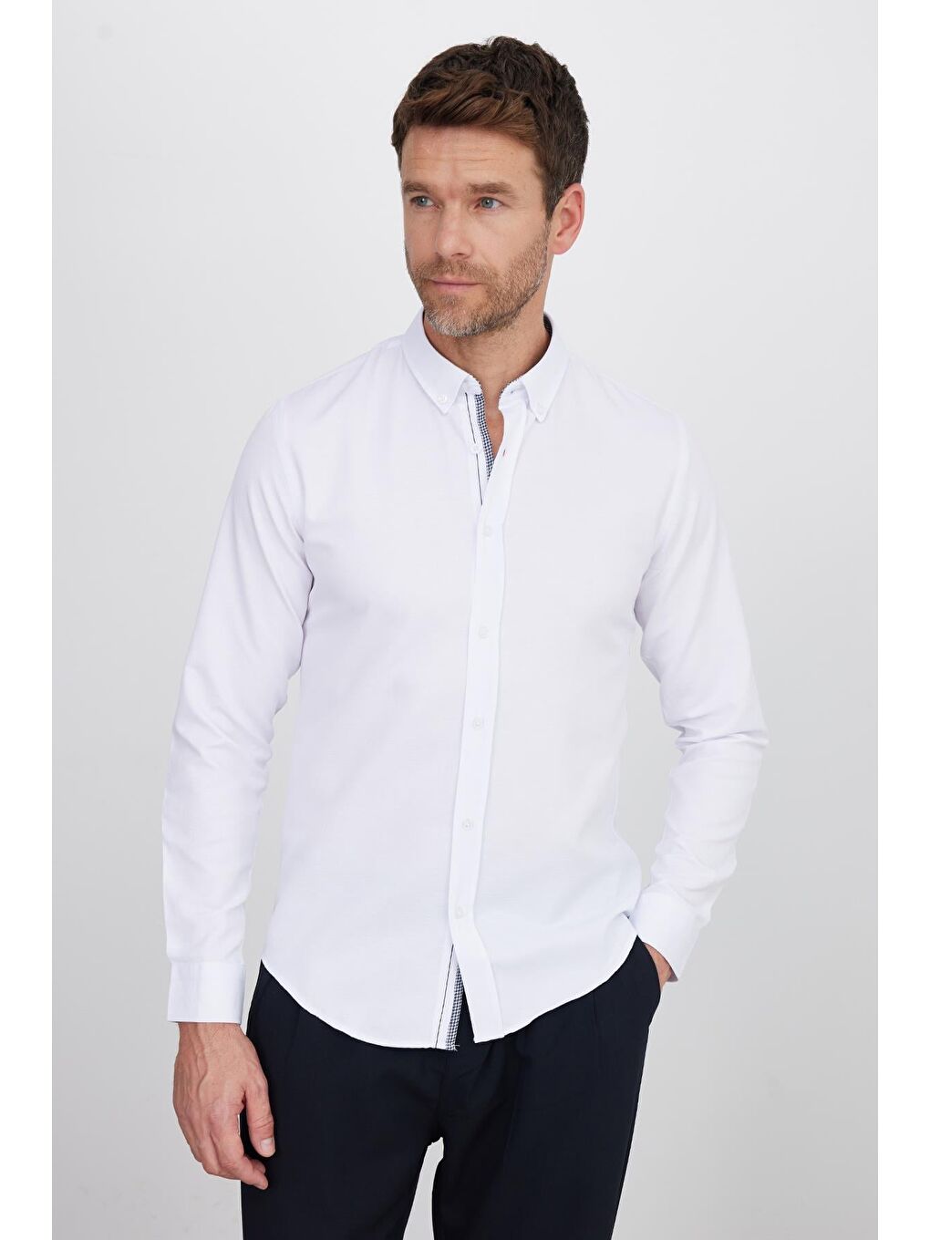 Beyaz Slim Fit Uzun Kollu Düğmeli Yaka Pamuklu Kolay Ütü Düz Erkek Gömlek-4