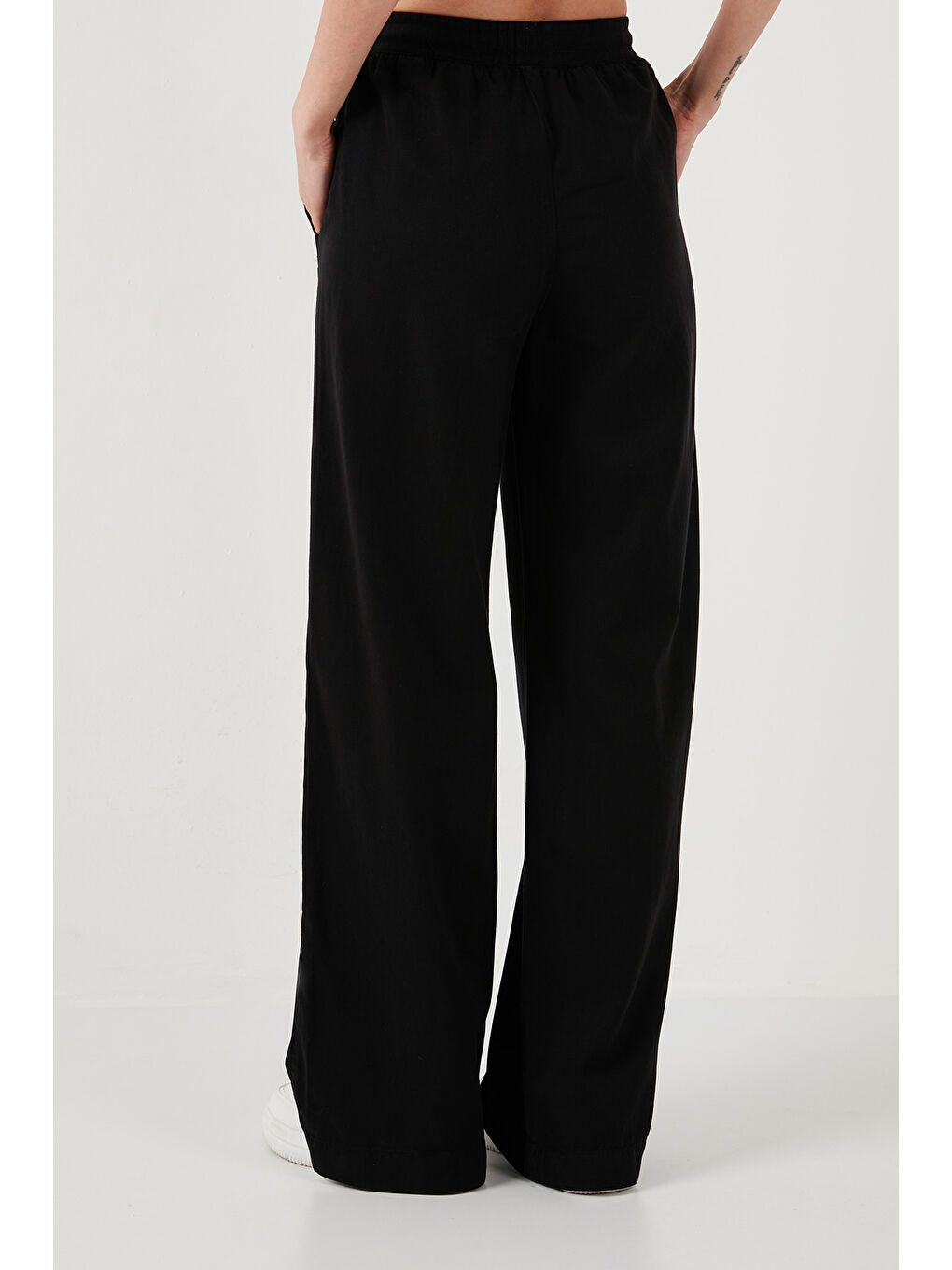 Siyah Relaxed Fit Yüksek Bel Bol Paça Kadın Pantolon 668Yp5040-5