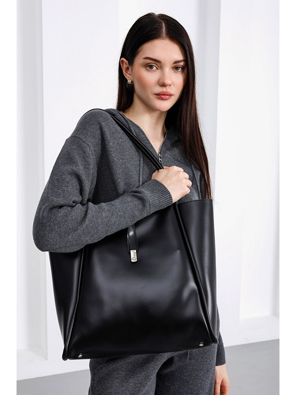 Chester Kilitli Omuz Çantası Siyah-1