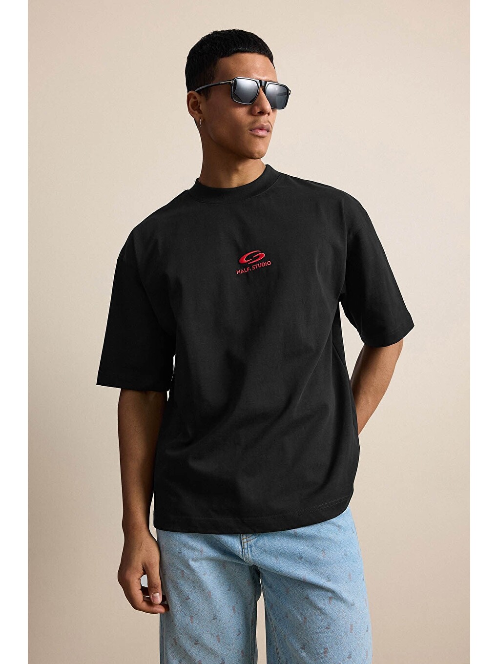 Erkek Oversize Basic Minimal Logo Nakışlı Tişört Siyah-2