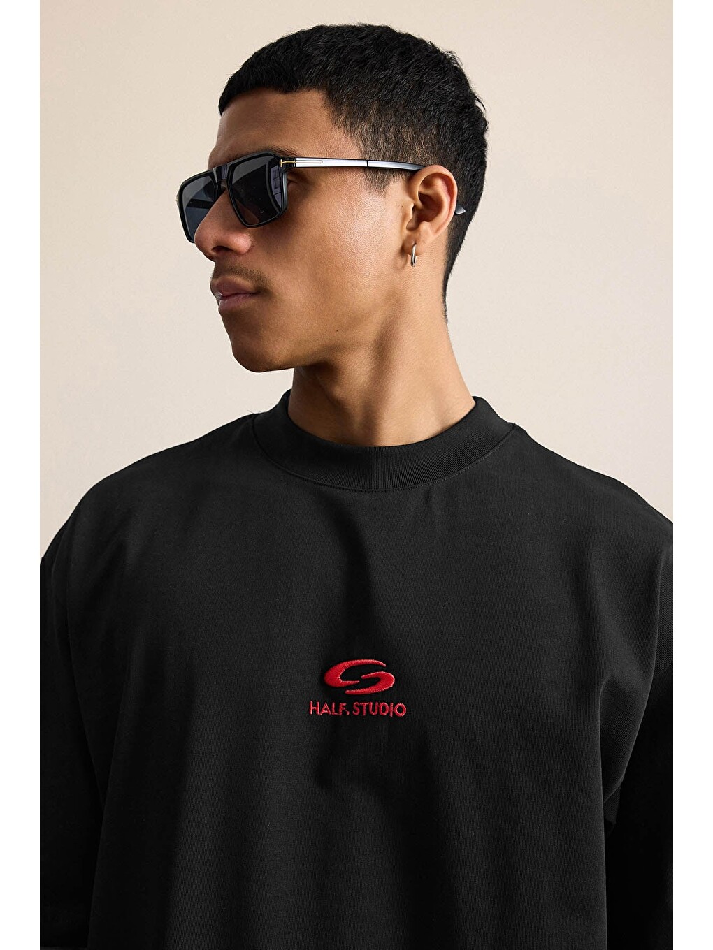 Erkek Oversize Basic Minimal Logo Nakışlı Tişört Siyah-3