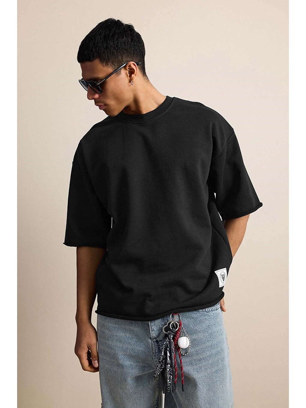 Erkek Oversize Püskül Detaylı Basic Örme Tişört Siyah-2