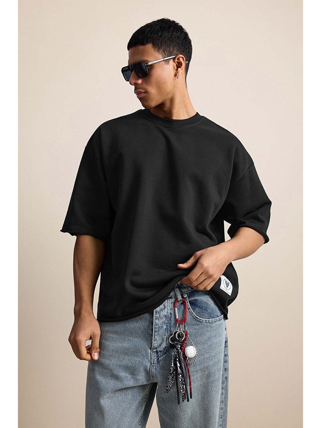 Erkek Oversize Püskül Detaylı Basic Örme Tişört Siyah-3