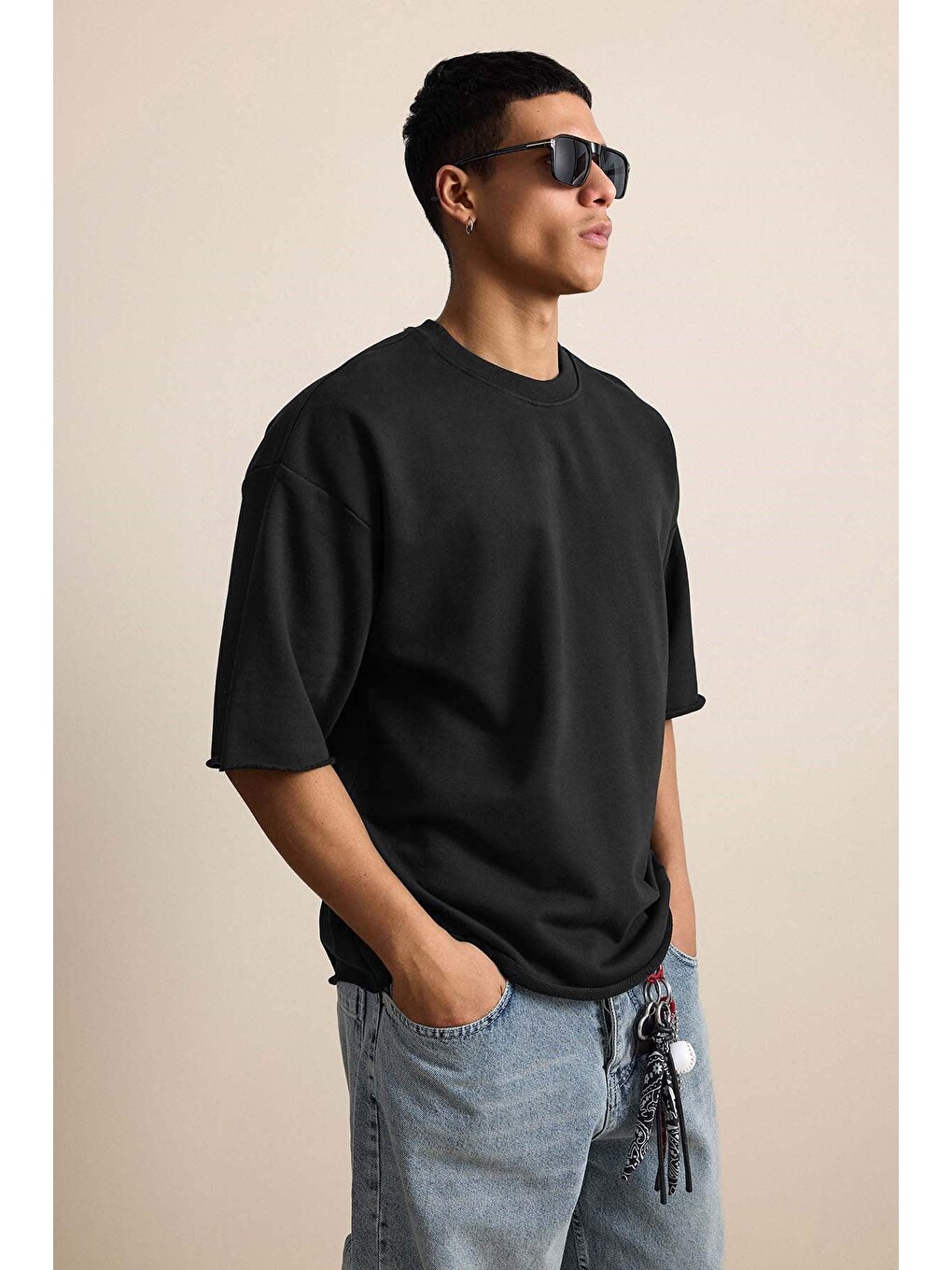 Erkek Oversize Püskül Detaylı Basic Örme Tişört Siyah-4