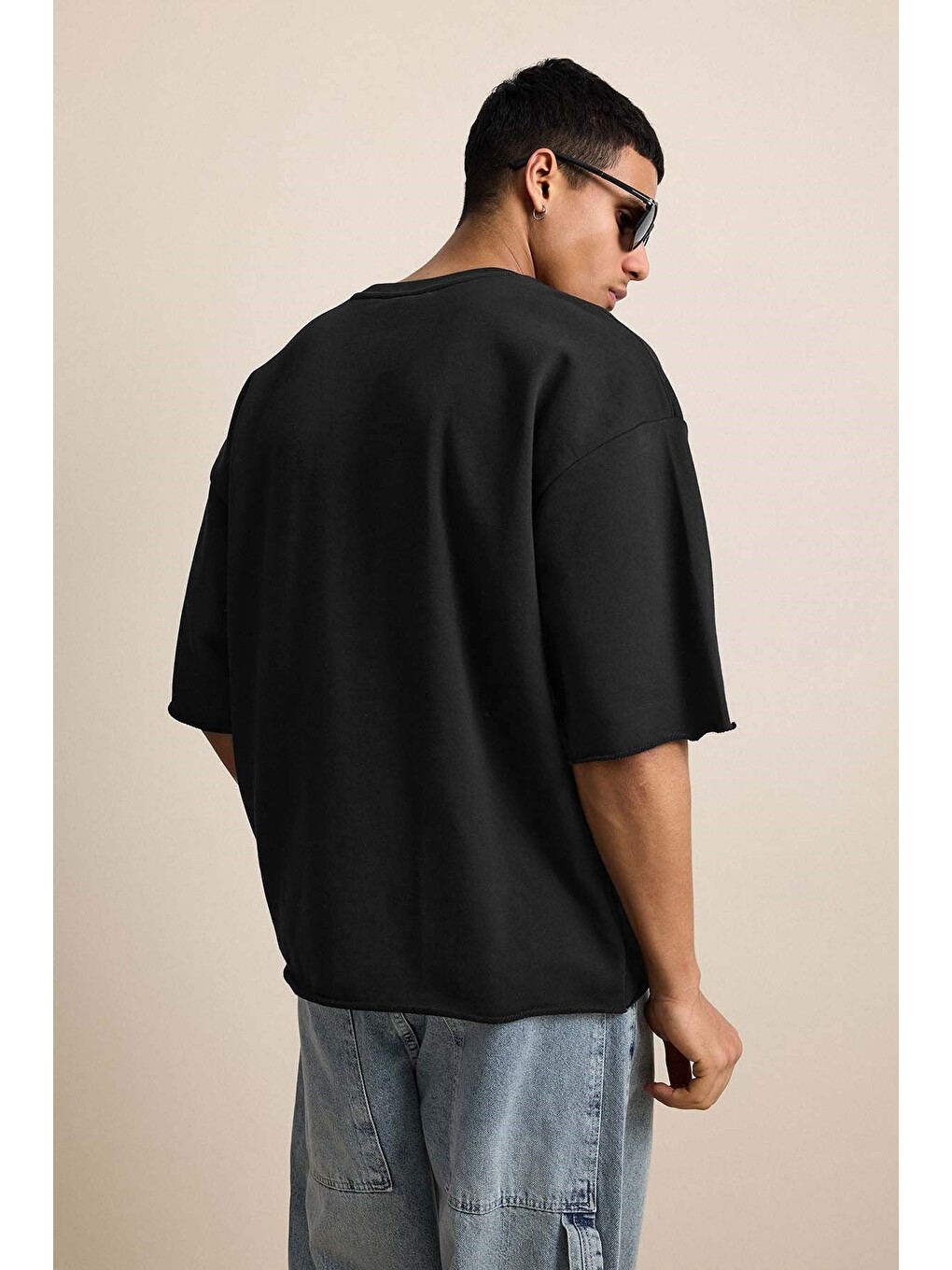 Erkek Oversize Püskül Detaylı Basic Örme Tişört Siyah-5