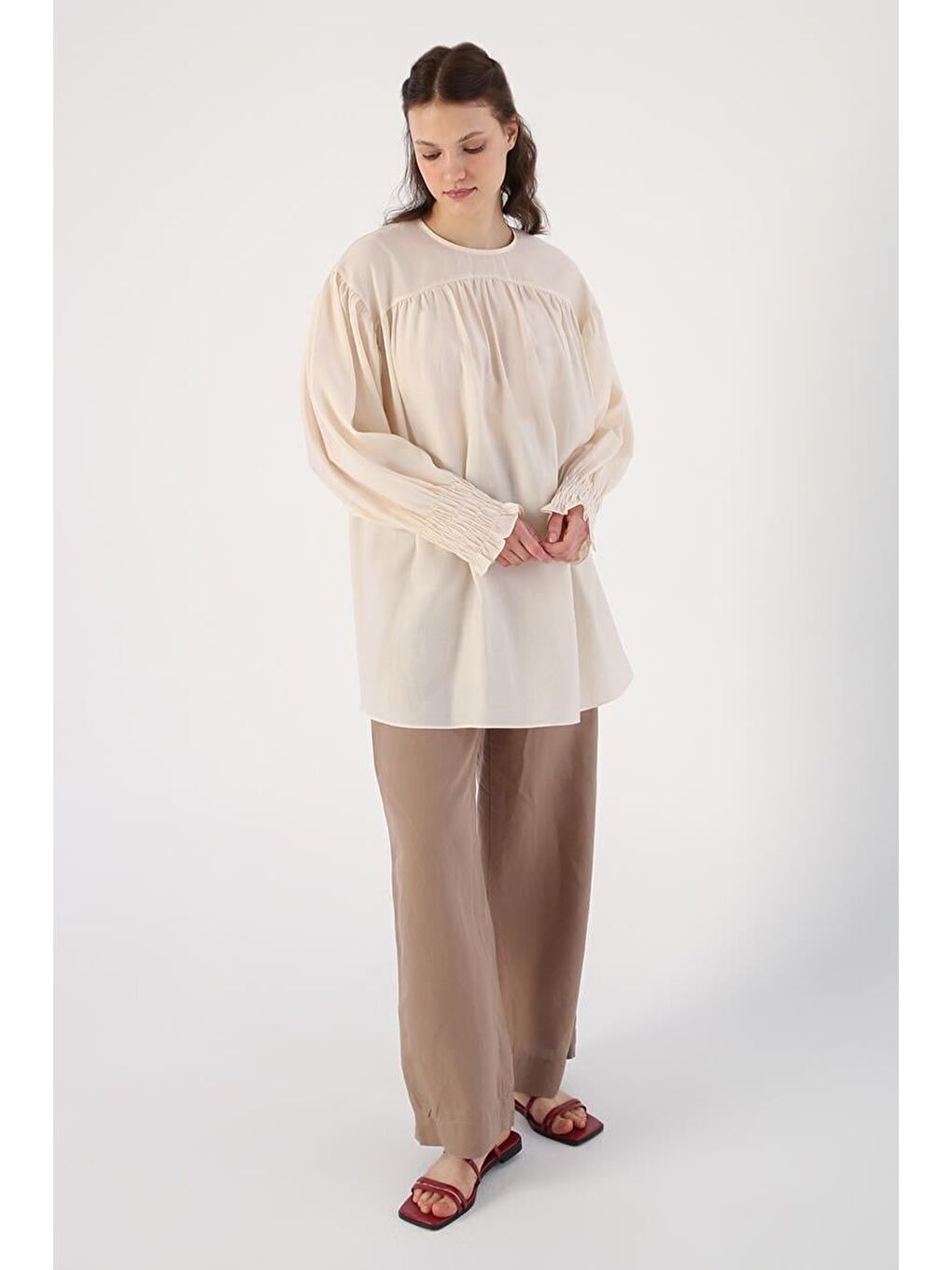 Ekru-Gipe Lastik Kol Detaylı Bisiklet Yaka Tunik