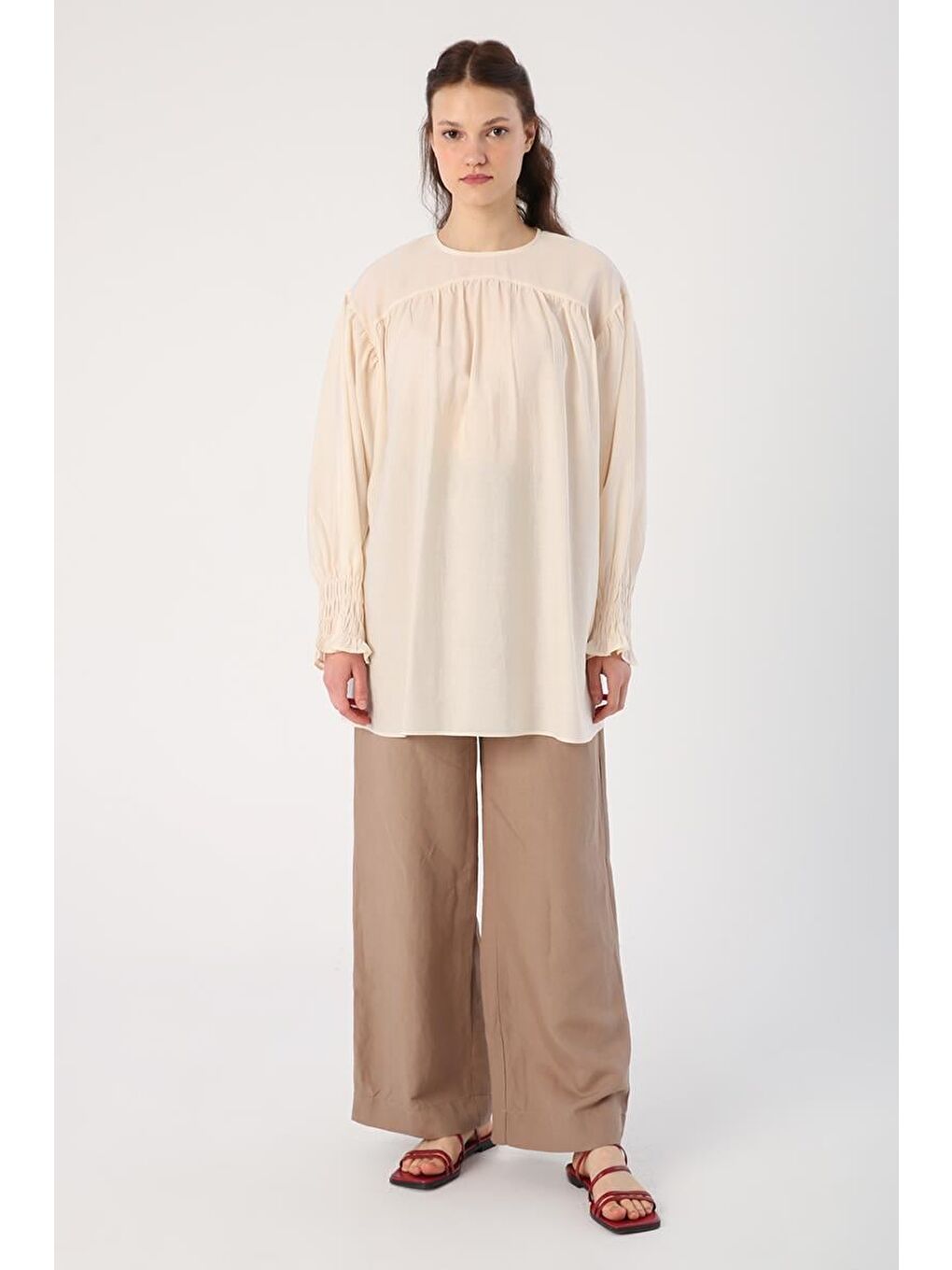 Ekru-Gipe Lastik Kol Detaylı Bisiklet Yaka Tunik-1