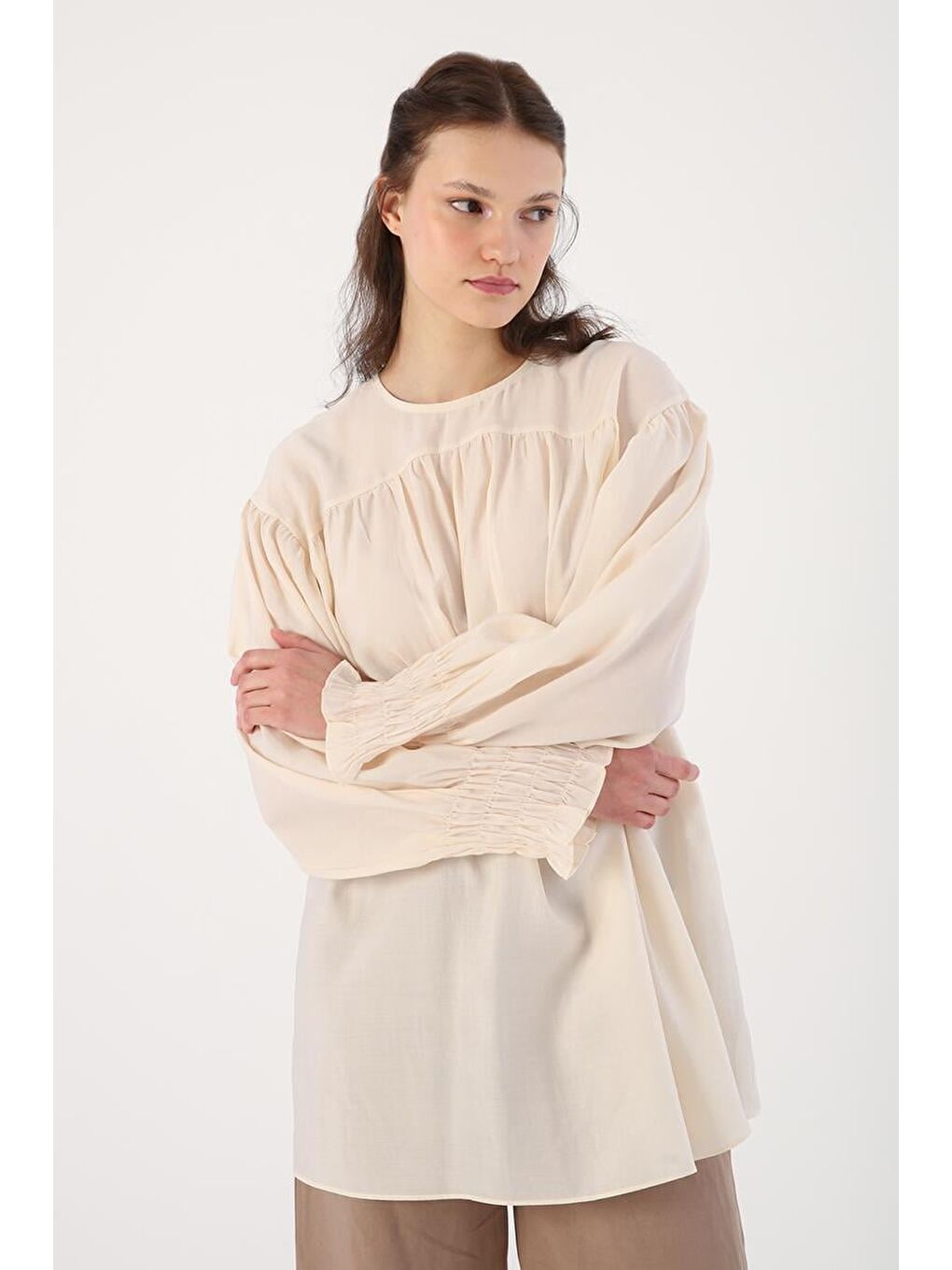 Ekru-Gipe Lastik Kol Detaylı Bisiklet Yaka Tunik-4