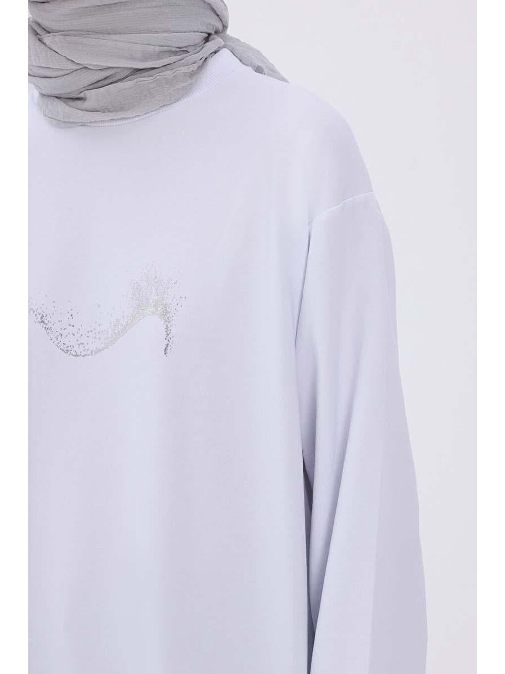 Beyaz Pamuklu Yandan Yırtmaçlı Varak Baskılı Tunik-4