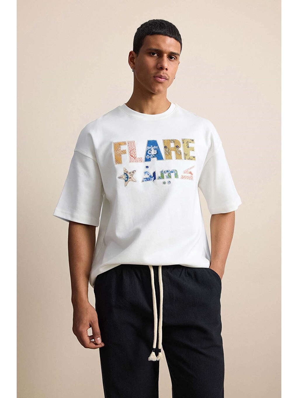 Erkek Oversize Patchwork Nakışlı Tişört Ekru-2