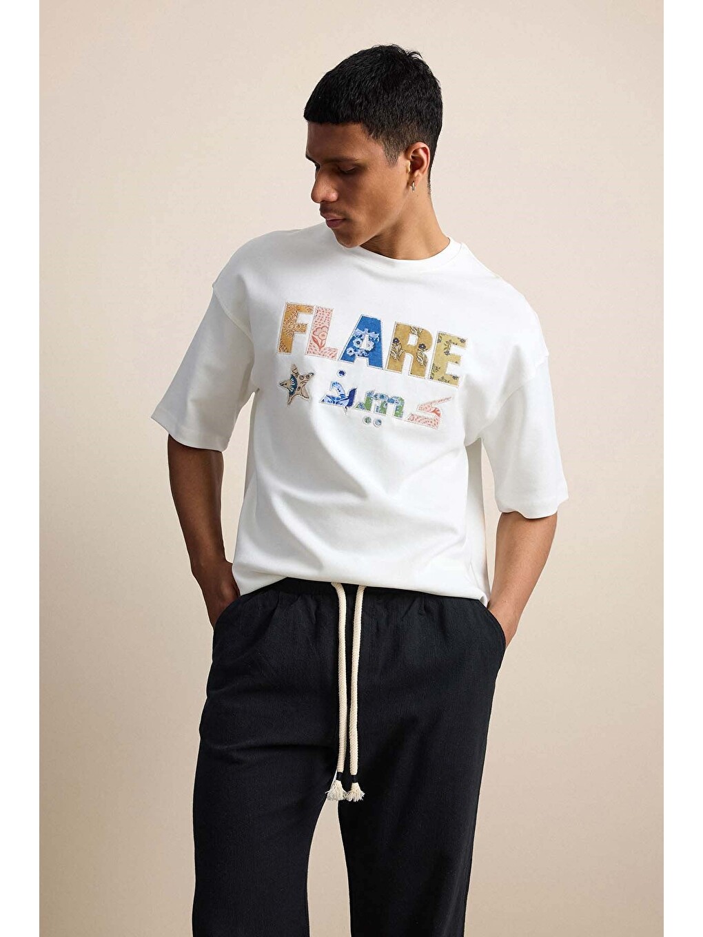 Erkek Oversize Patchwork Nakışlı Tişört Ekru-4
