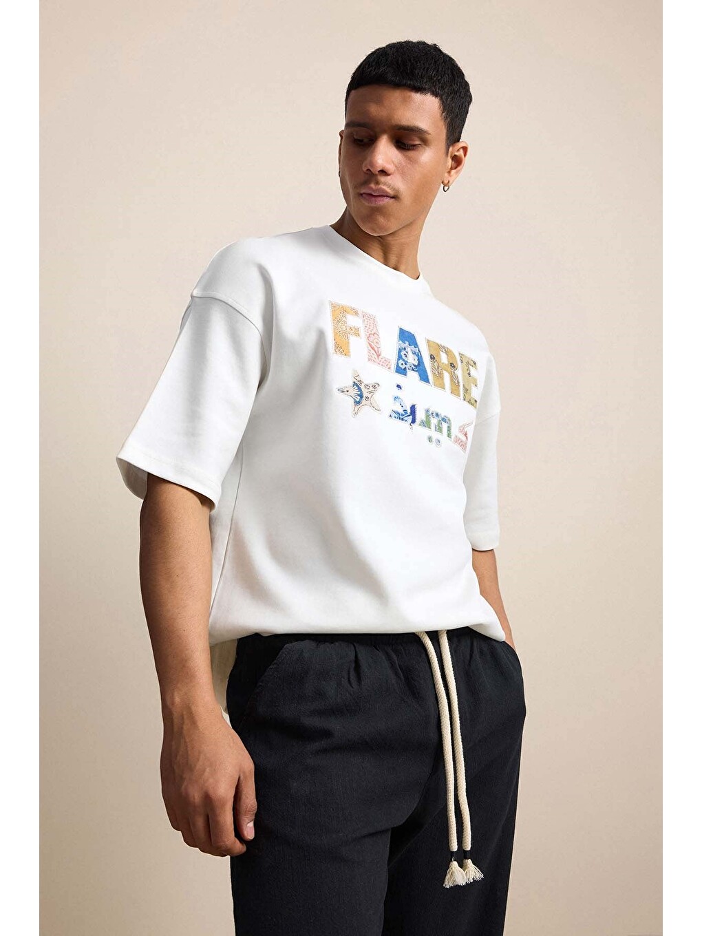 Erkek Oversize Patchwork Nakışlı Tişört Ekru-5