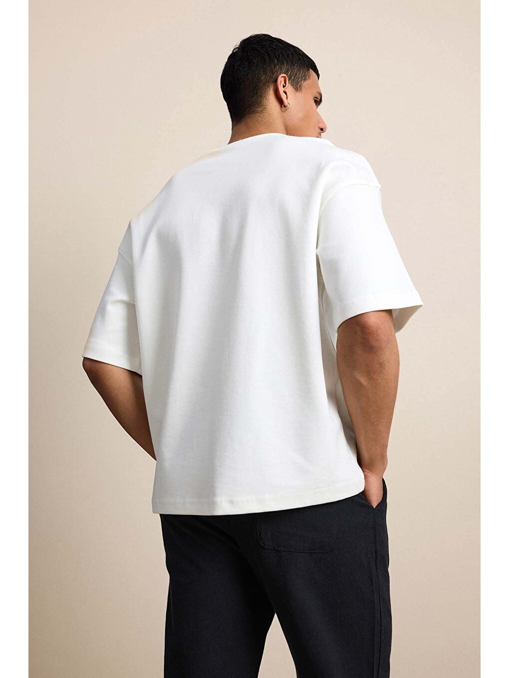 Erkek Oversize Patchwork Nakışlı Tişört Ekru-6