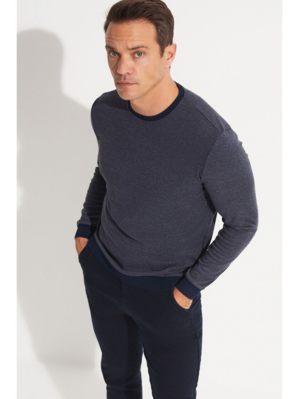 Lacivert Bisiklet Yaka Uzun Kollu Basic Erkek Sweatshirt