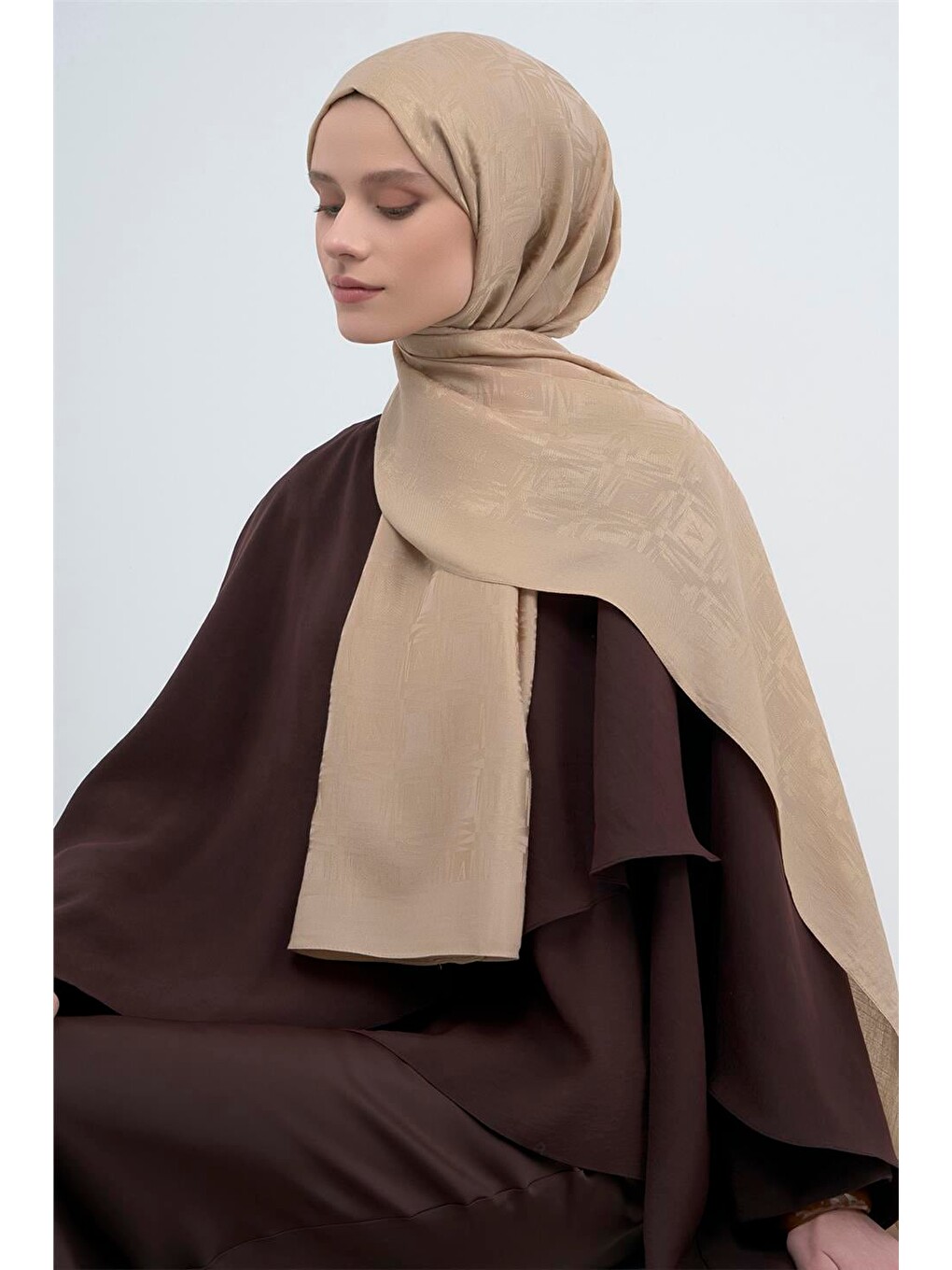 Kahverengi Lyocell Naia Kare Monogram Şal 6 04-1