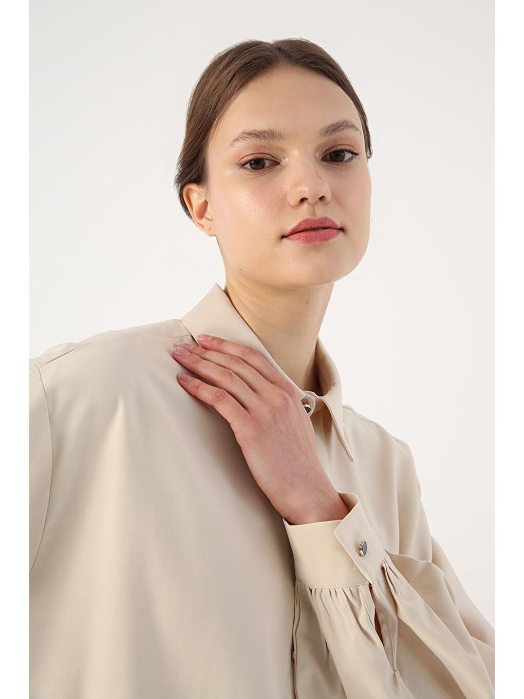 Bej Taş-Eteği Asimetrik Yırtmaçlı Gömlek Yaka Tunik-4