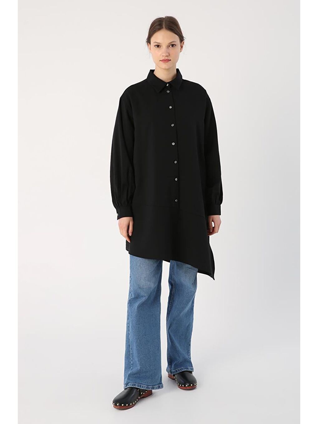 Siyah Eteği Asimetrik Yırtmaçlı Gömlek Yaka Tunik-1