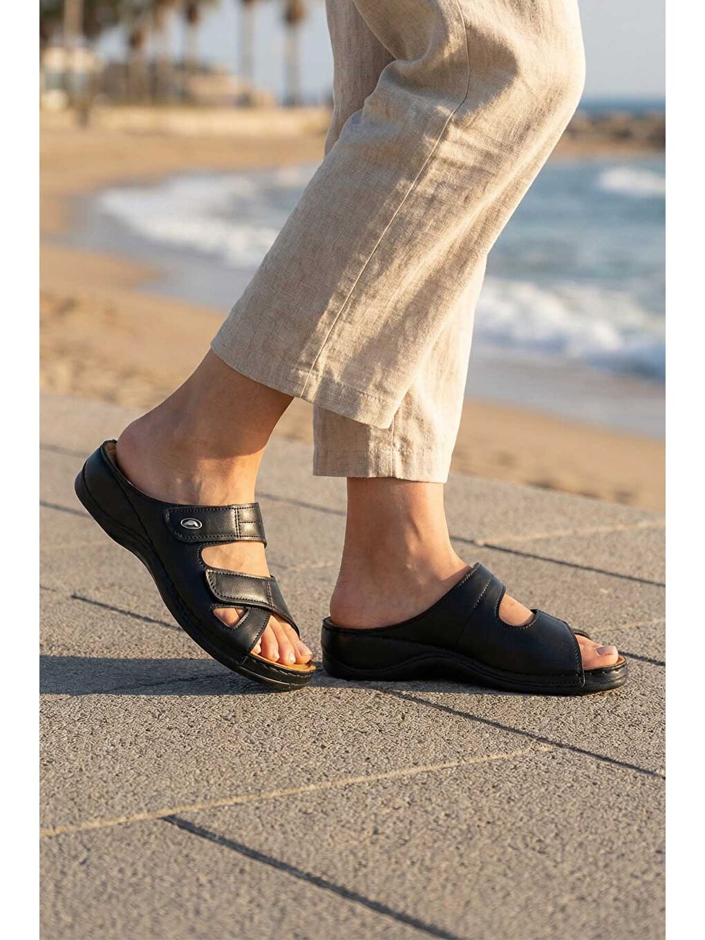 Gri Gezer Kadın Ayarlanabilir Hakiki Deri Terlik