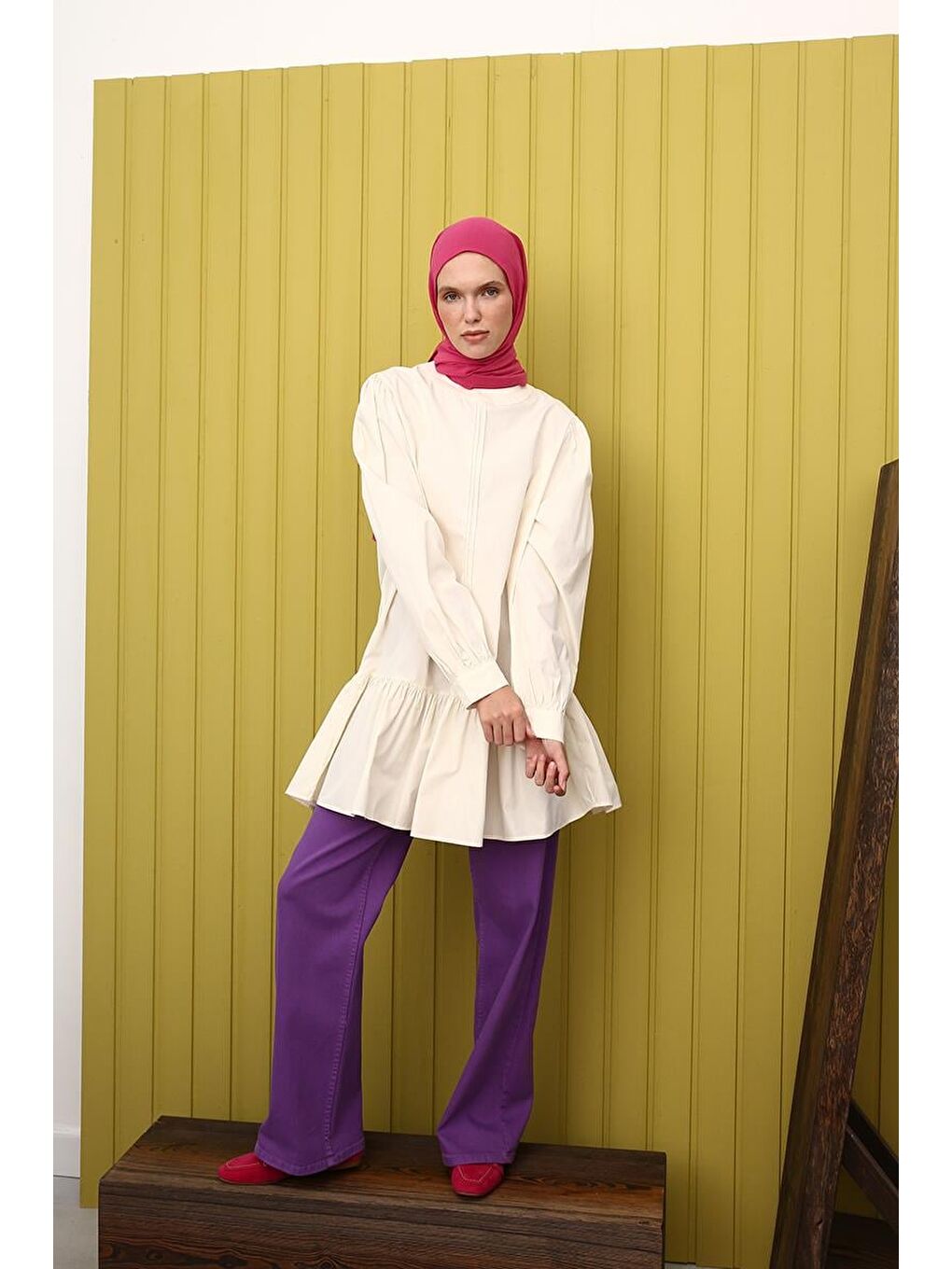 Ekru Nervürlü Yakasız Pamuklu Tunik