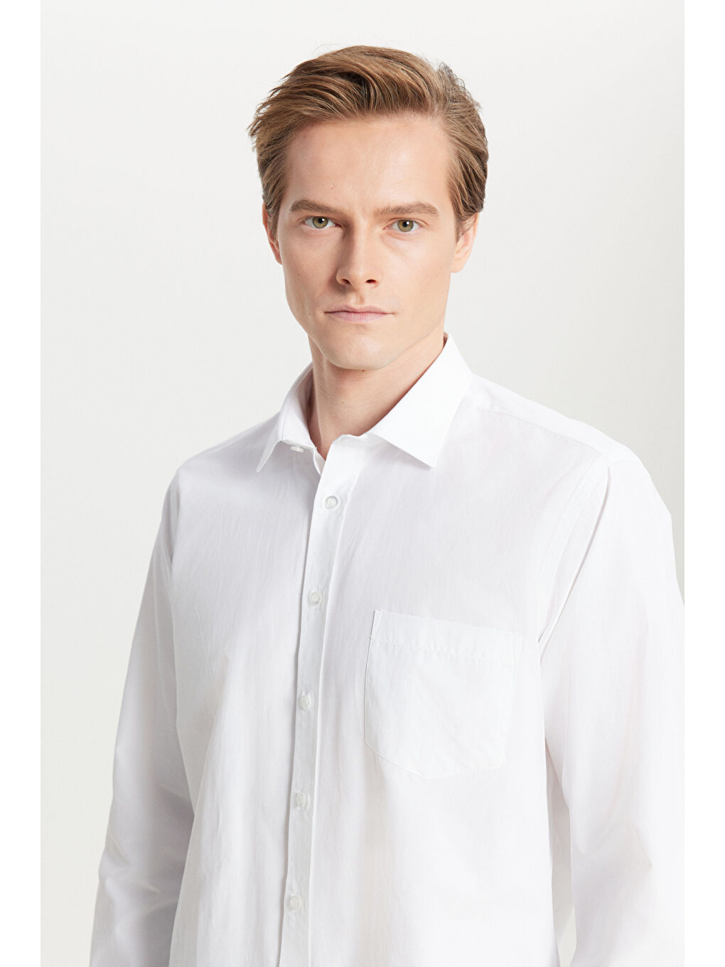 Erkek Beyaz Kolay Ütülenebilir Non-Iron Pamuklu Comfort Fit Geniş Kesim Klasik Yaka Gömlek-4