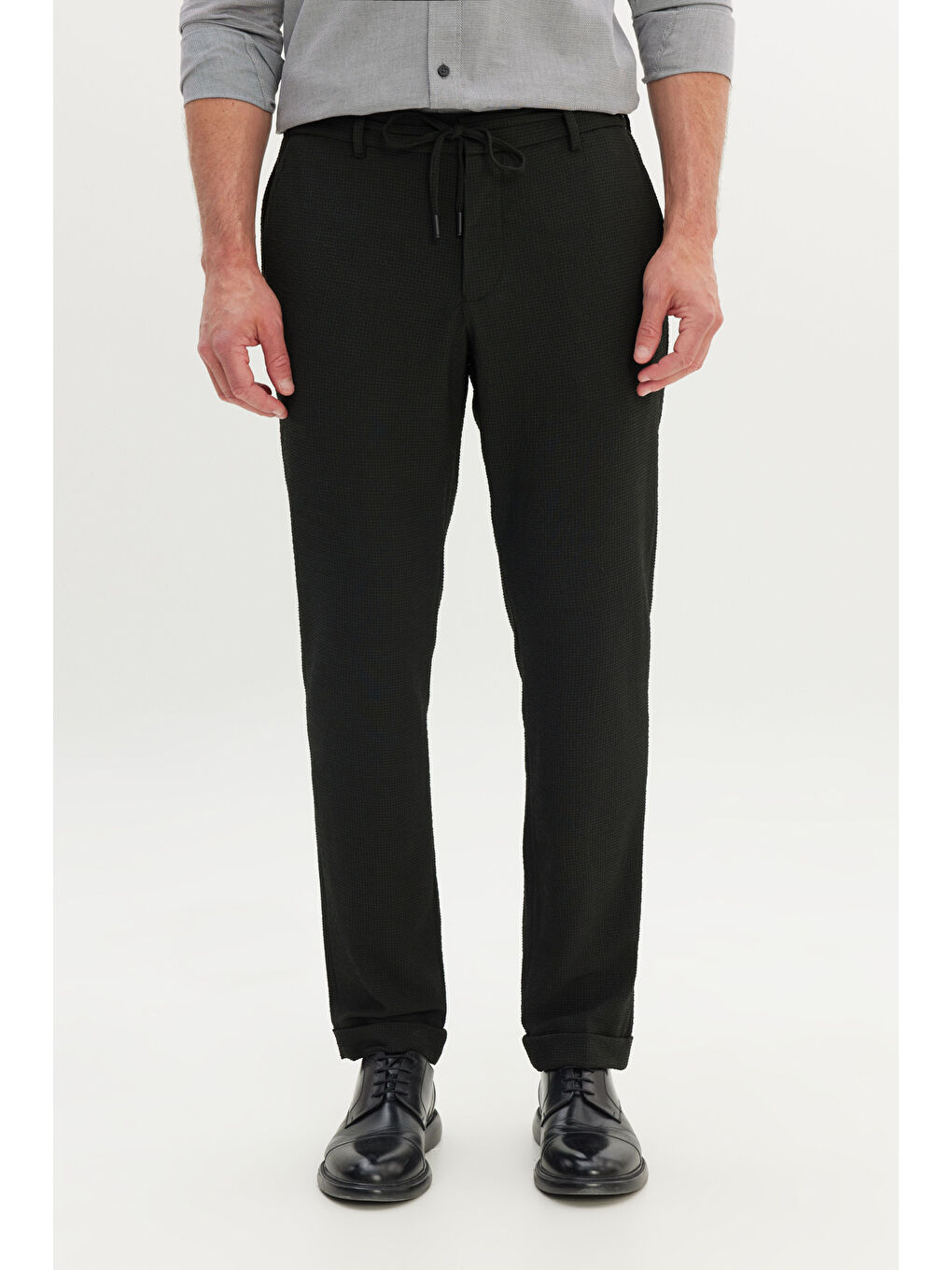 Erkek Siyah Slim Fit Dar Kesim Gofre Desenli Esnek Beli Bağlamalı Pantolon