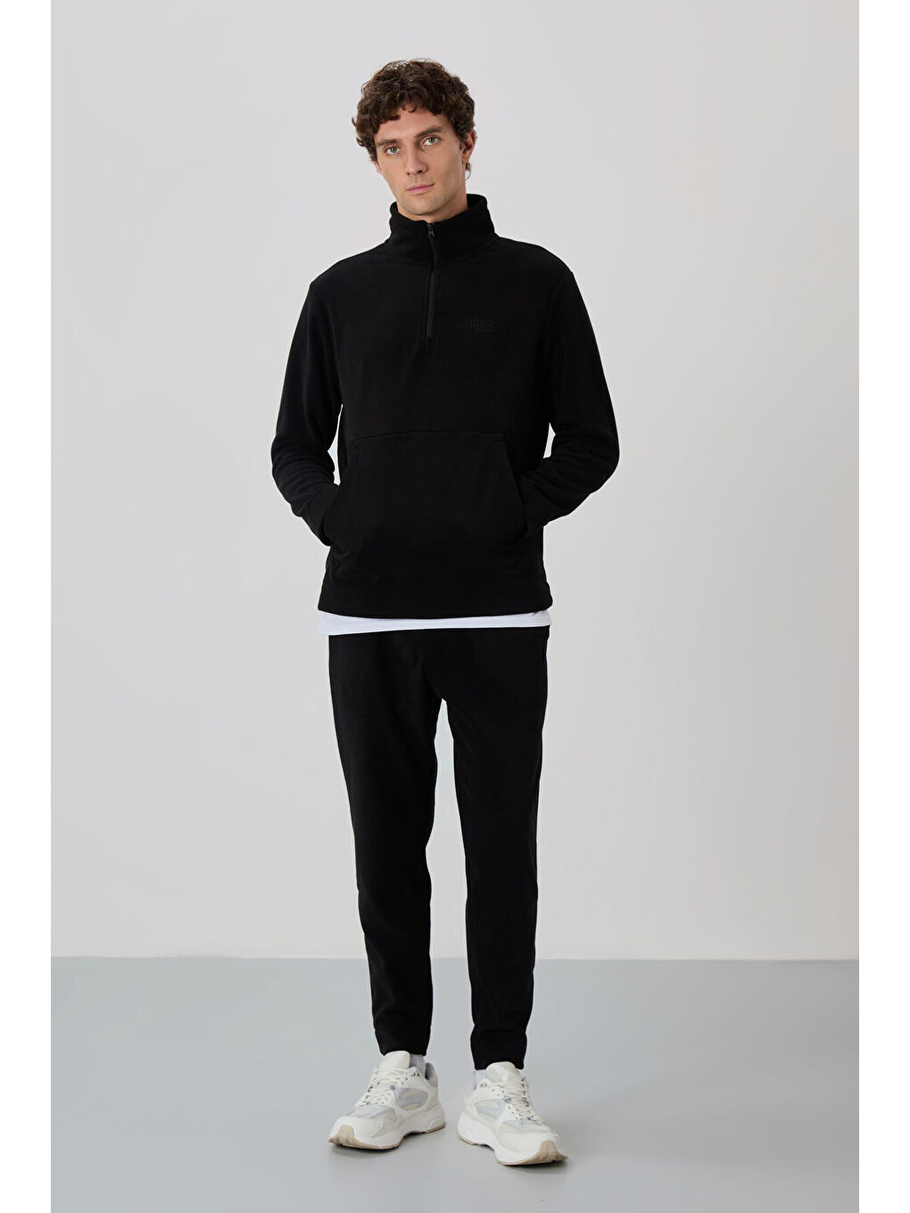 Siyah Yarım Fermuarlı Dik Yaka Kanguru Cep Detaylı Polar Erkek Eşofman Takım - 85226-3