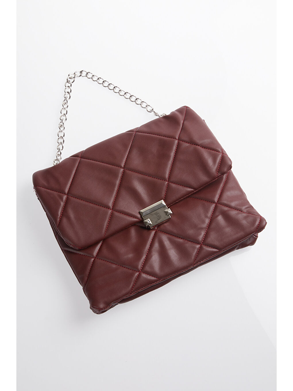 Kadın Bordo Zincir Kilit ve Nakış Detaylı Çapraz Çanta