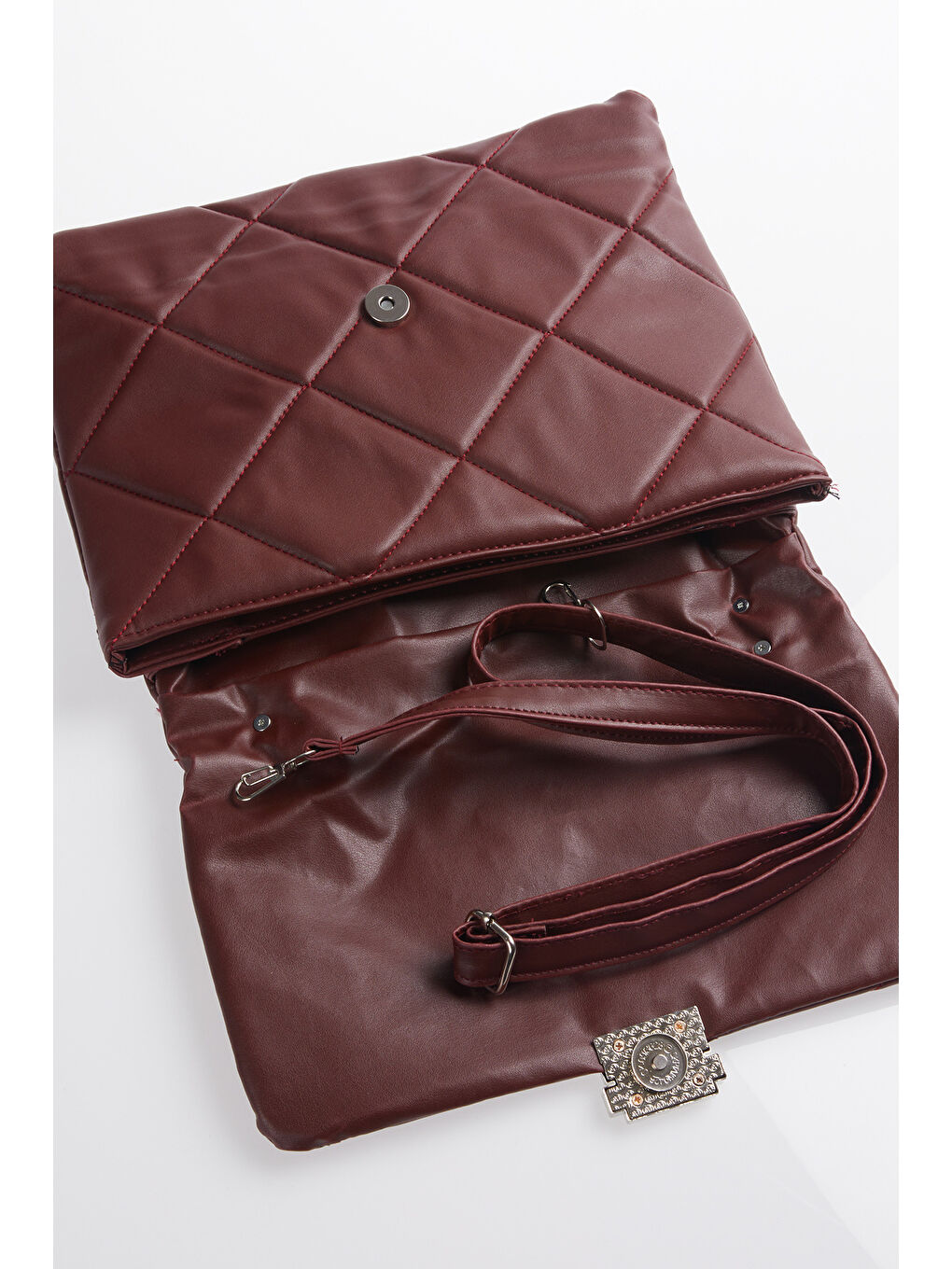 Kadın Bordo Zincir Kilit ve Nakış Detaylı Çapraz Çanta-2