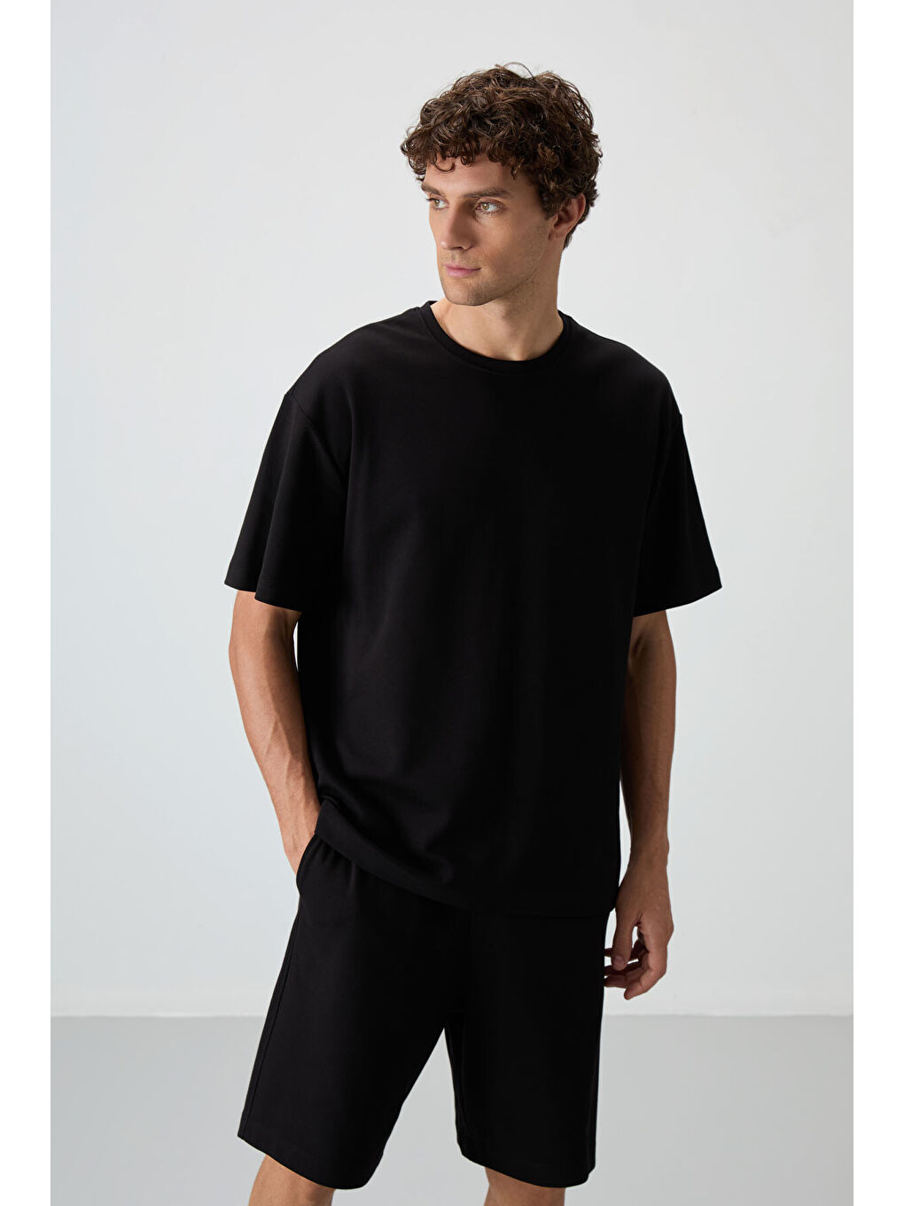 Siyah Pamuklu Kalın Yumuşak Dokulu  Fit Basic Şortlu Takım - 85249-2