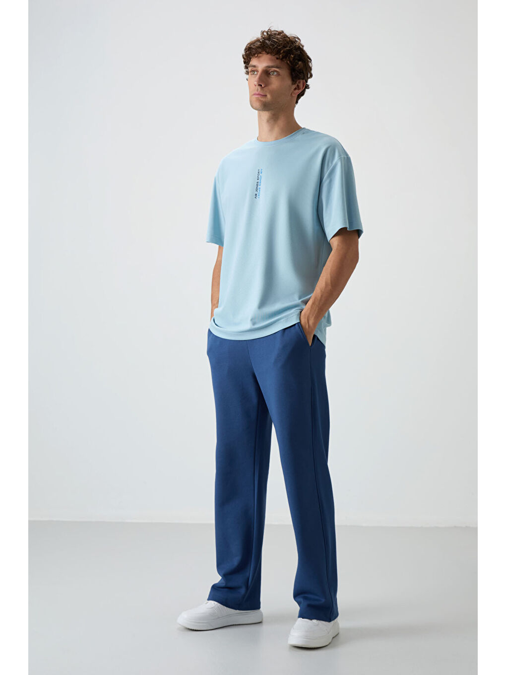 Açık Mavi Pamuklu Kalın Yüzeyi Dokulu  Fit  Baskılı Erkek Tişört - 88368-1