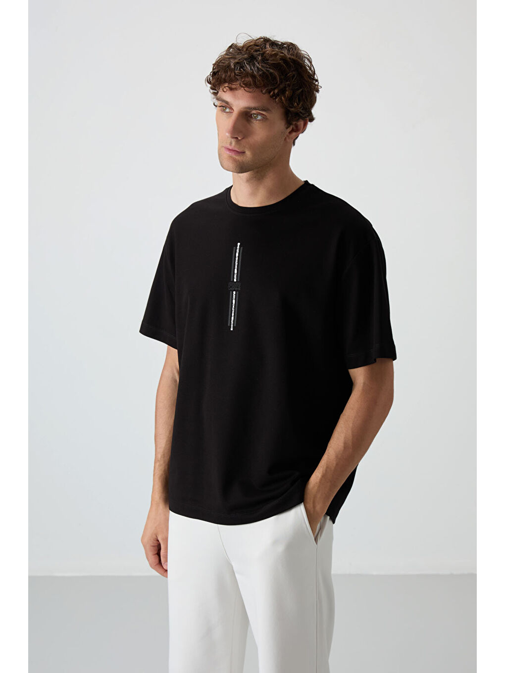 Siyah Pamuklu Kalın Yüzeyi Dokulu  Fit  Baskılı Erkek Tişört - 88366-3