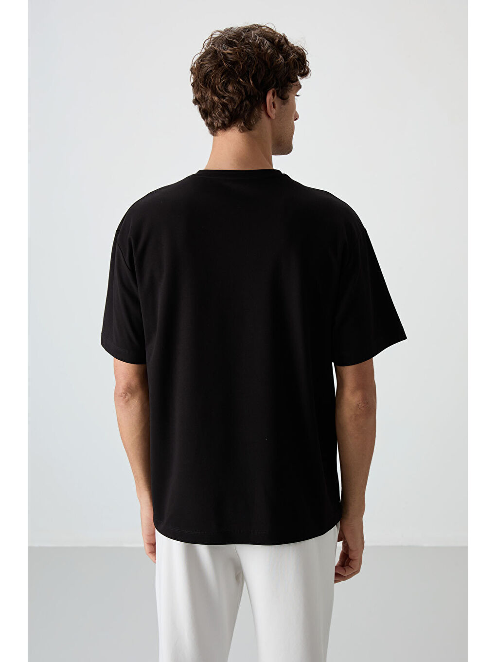 Siyah Pamuklu Kalın Yüzeyi Dokulu  Fit  Baskılı Erkek Tişört - 88366-4