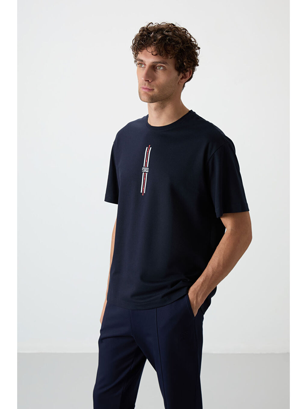 Lacivert Pamuklu Kalın Yüzeyi Dokulu  Fit  Baskılı Erkek Tişört - 88366-3