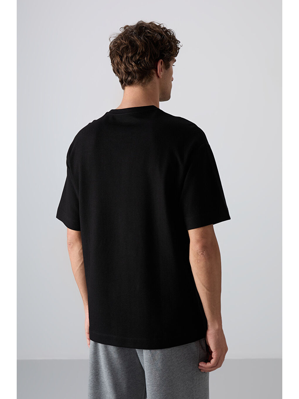 Siyah Pamuklu Kalın Yüzeyi Dokulu Oversize Fit Basic Erkek Tişört - 88341-4