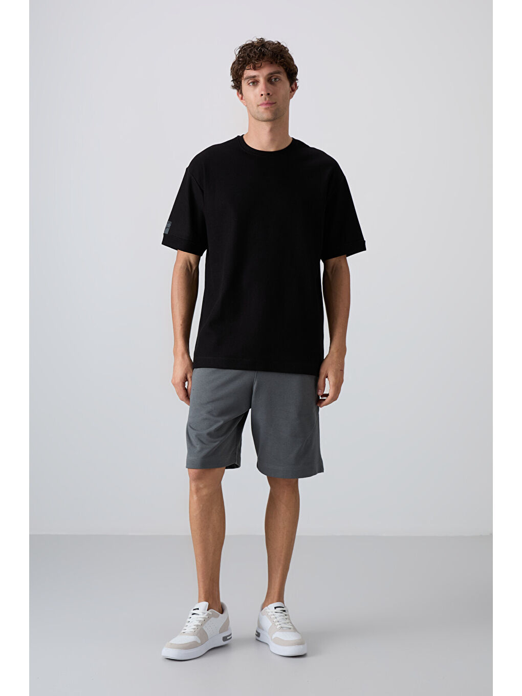 Siyah Pamuklu Kalın Yüzeyi Dokulu Oversize Fit Basic Erkek Tişört - 88339-2