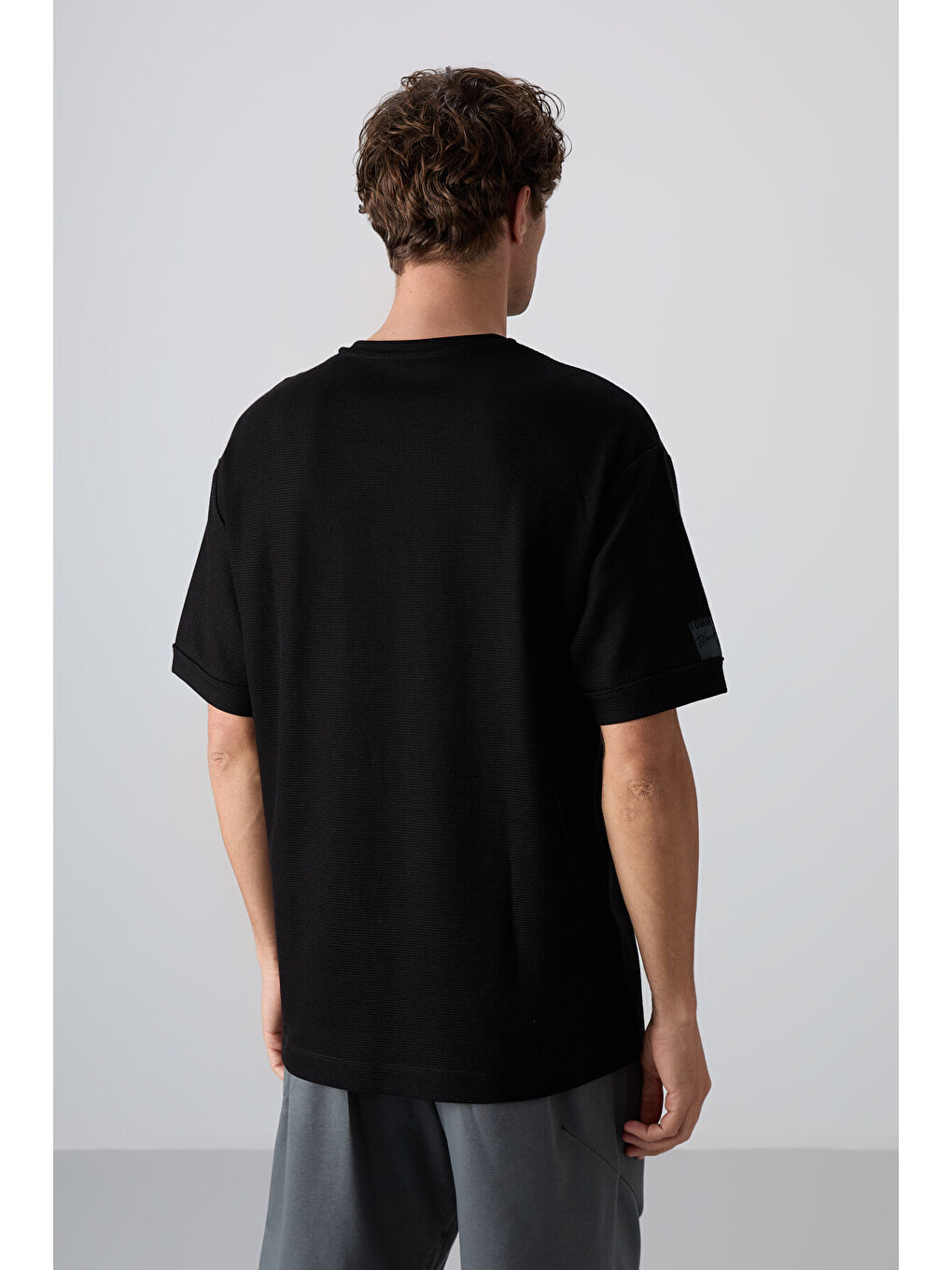 Siyah Pamuklu Kalın Yüzeyi Dokulu Oversize Fit Basic Erkek Tişört - 88339-4