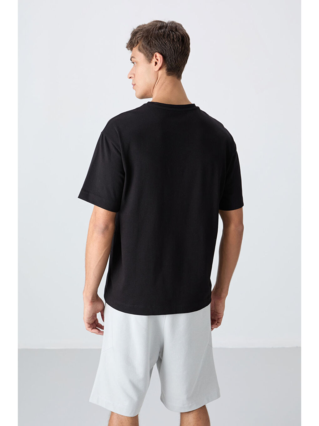 Siyah Pamuklu Kalın Yumuşak Dokulu Oversize Fit Baskılı Erkek Tişört - 88334-4