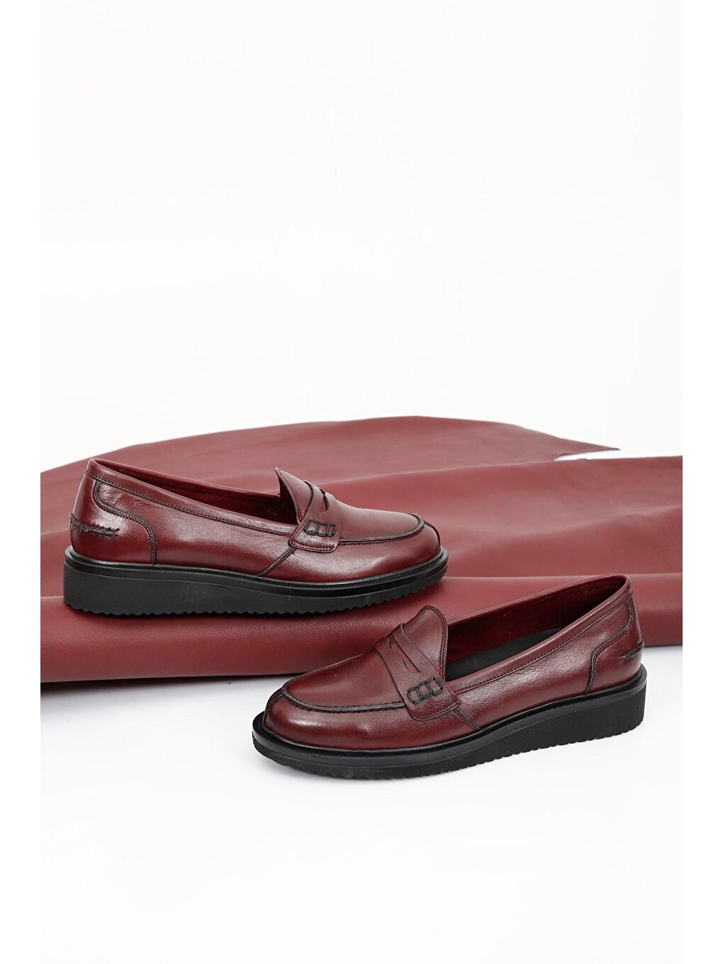 Bordo Hakiki Deri Yuvarlak Burun Dolgu Taban Loafer Kadın Günlük Ayakkabı 24092-1