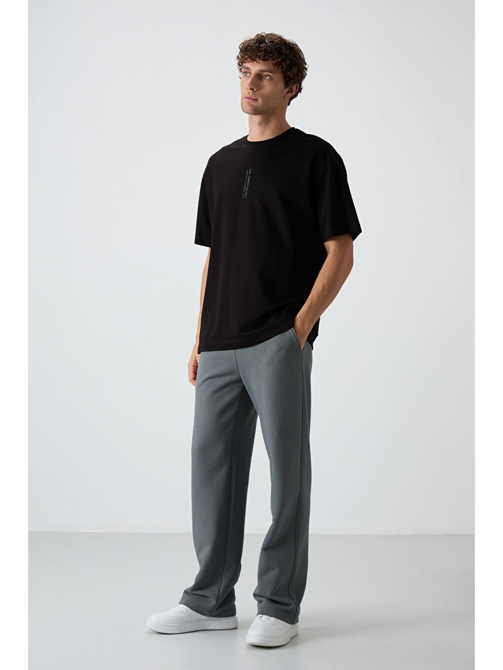 Siyah Pamuklu Kalın Yüzeyi Dokulu  Fit  Baskılı Erkek Tişört - 88368-1