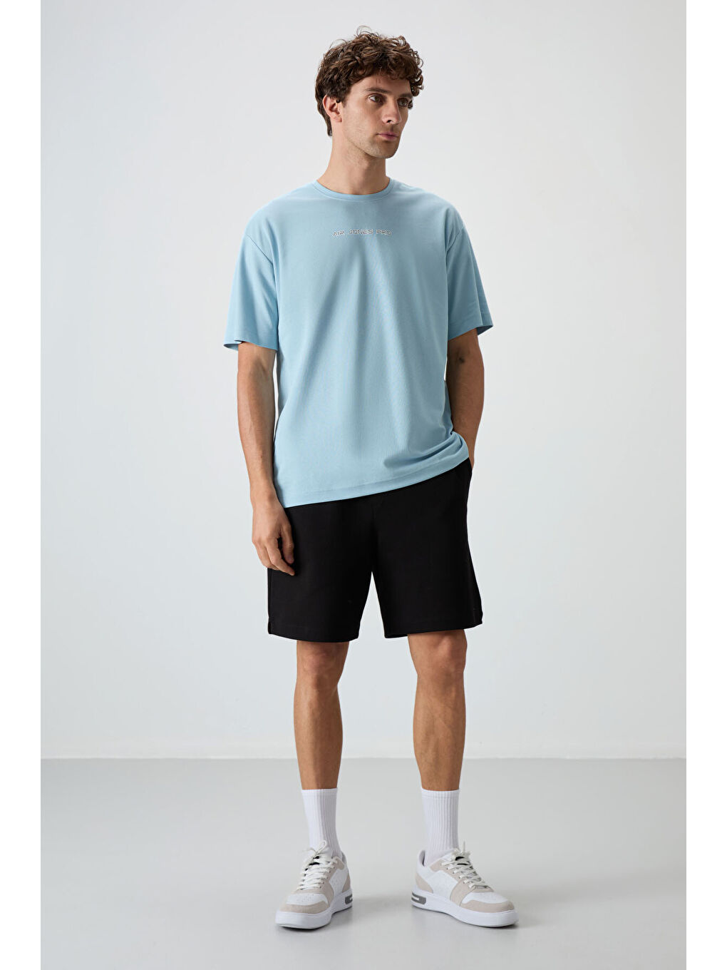 Açık Mavi Pamuklu Kalın Yüzeyi Dokulu  Fit  Baskılı Erkek Tişört - 88364-4