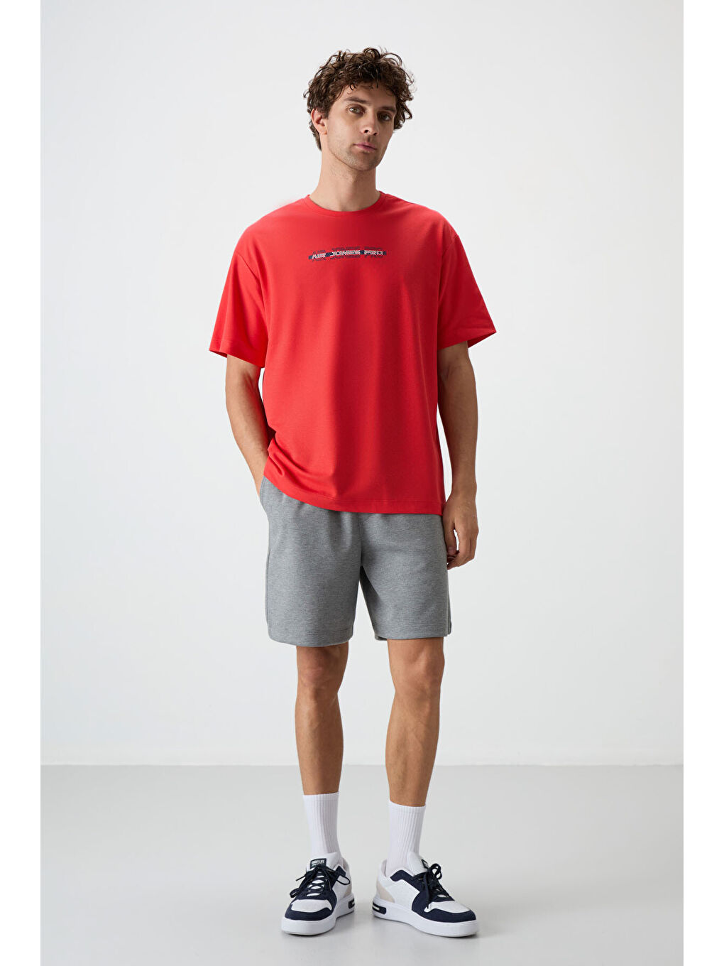 Kırmızı Pamuklu Kalın Yüzeyi Dokulu  Fit  Baskılı Erkek Tişört-1